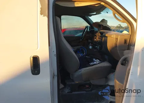 2005 Chevrolet Express z USA, uszkodzony, nr VIN 1GCGG25V351153645